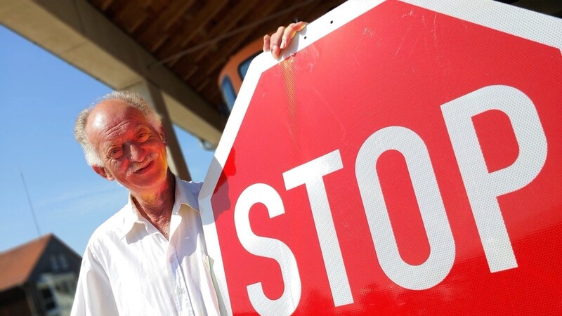 Schluss, Aus, Stop: Nach 17 Jahren als Mitarbeiter des Landauer Bauhofs geht Rudi Troffer in den Ruhestand.