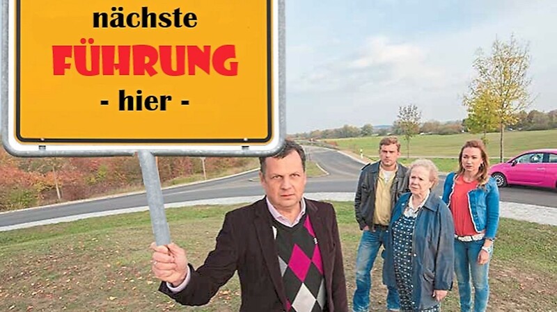 Interessierte können die Kulissen der Eberhofer-Filme in Frontenhausen mit Bürgermeister Franz Gassner besuchen.
