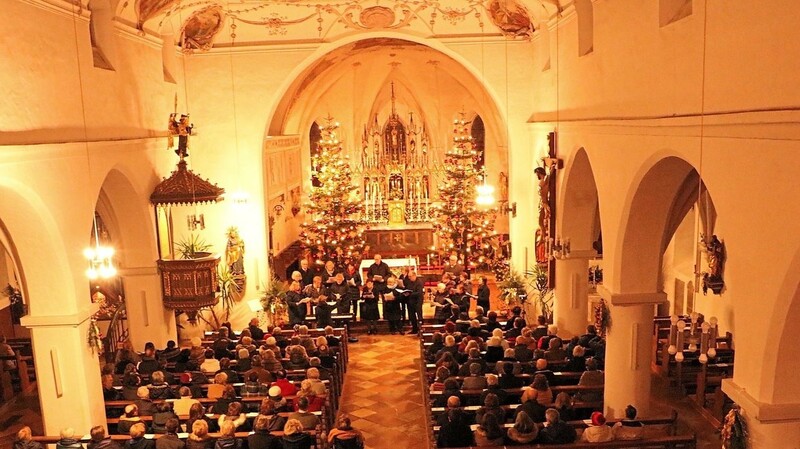 Der Kirchenchor Sankt Petrus hatte Heimspiel beim Neujahrskonzert in der Stadtpfarrkirche.