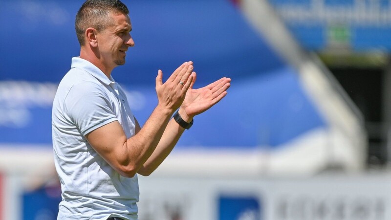 Trainer Mersad Selimbegovic hat den SSV Jahn erneut zum Klassenerhalt in der 2. Bundesliga geführt.