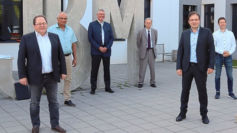 Bürgermeister Hans Eichstetter, Bürgermeister Josef Ederer, Bürgermeister Sepp Marchl, Rektor Hans Pongratz, Bürgermeister Martin Stoiber, Bürgermeister Franz Kopp (von links).