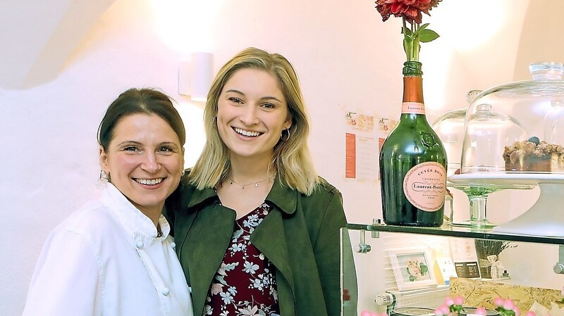 Natascha (links) und Nina Eglinsky haben sich mit "Moments Bakery" ein kleines erfolgreiches Café aufgebaut. Das gefällt offensichtlich nicht jedem.