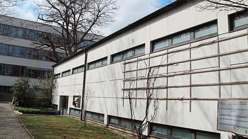 Unter der Turnhalle der Konrad-Adenauer-Realschule Roding befindet sich das Hallenbad.