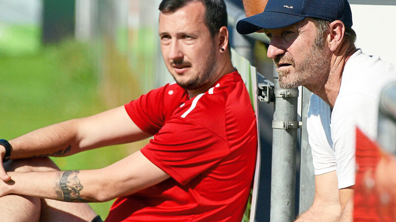 Nach dem Rücktritt von Kötztings Chefcoach Uli Karmann (r.) hat der bisherige Co-Trainer Stefan Wagner seinen Posten übernommen.