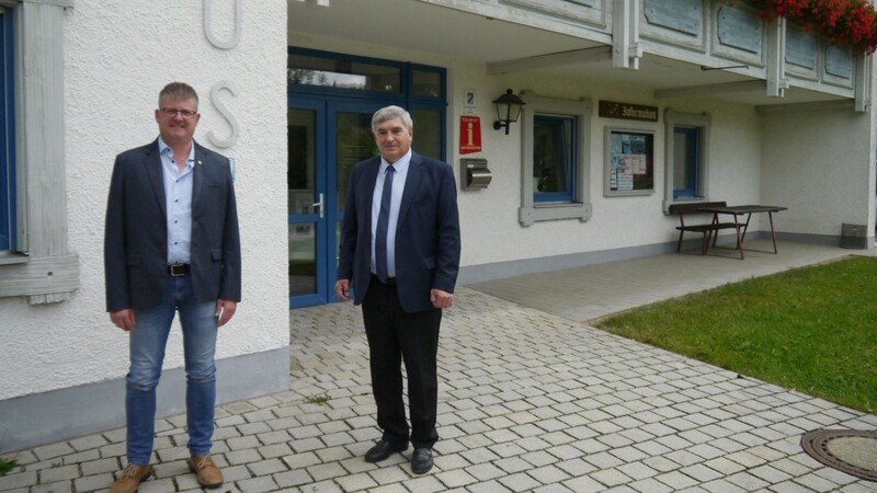 MdB Karl Holmeier (re.) sicherte Bürgermeister Heinz Niedermayer seine Unterstützung zu.