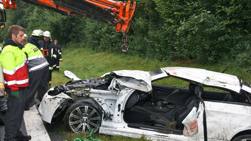 Bei einem Unfall am Donnerstagmorgen auf der A93 bei Aiglsbach verstarb ein 52-jähriger Mann. (Foto: kamera24.tv)