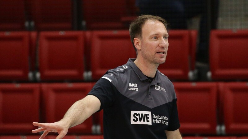 Trainer Dirk Sauermann hat Schwarz-Weiss Erfurt verlassen. Am Sonntag reist NawaRo Straubing nach Erfurt.