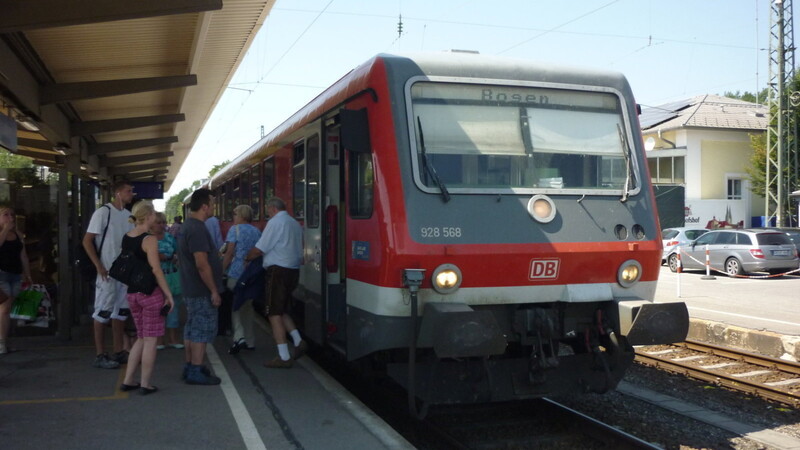 Die Gäubodenbahn am Freitagnachmittag im Bahnhof Straubing, kurz vor ihrer Abfahrt Richtung Bogen. (Foto: map)