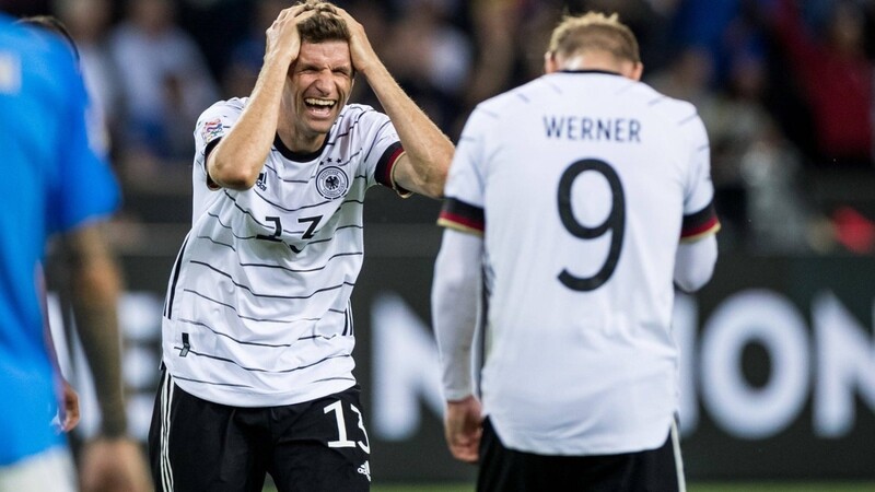 Thomas Müller (l.) und Timo Werner können selbst kaum glauben, wie leicht das Toreschießen plötzlich geht.