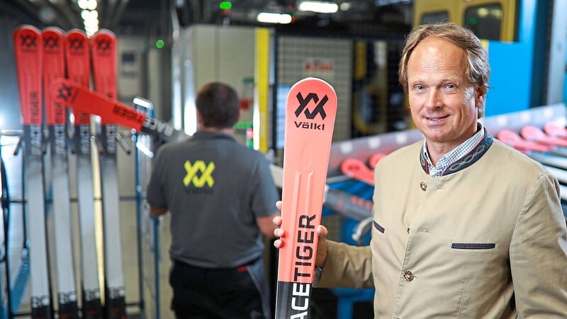 Christoph Bronder ist Geschäftsführer des letzten großen deutschen Skiherstellers Völkl.