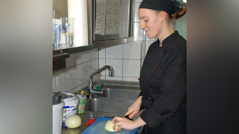Verena Bosl macht eine Ausbildung zur Köchin.