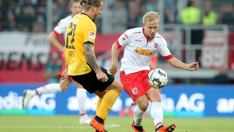 Alexander Nandzik und der SSV Jahn Regensburg wollen beim HSV punkten.