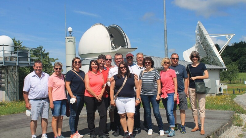 Am Geodätischen Observatorium in Wettzell fand nach der Corona-Pause die erste Führung statt.