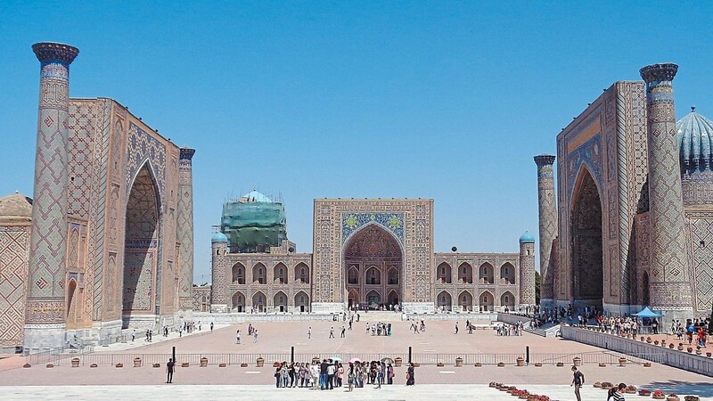 Der Registan ("Platz des sandigen Ortes") in Samarkand ist einer der prächtigsten Plätze Mittelasiens.