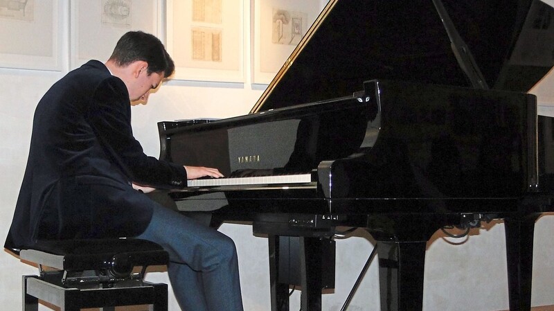 Der 20-jährige Jonas Aumiller aus München zeigte, dass er als Pianist die schwierigsten Stücke im Klavierrepertoire beherrscht.