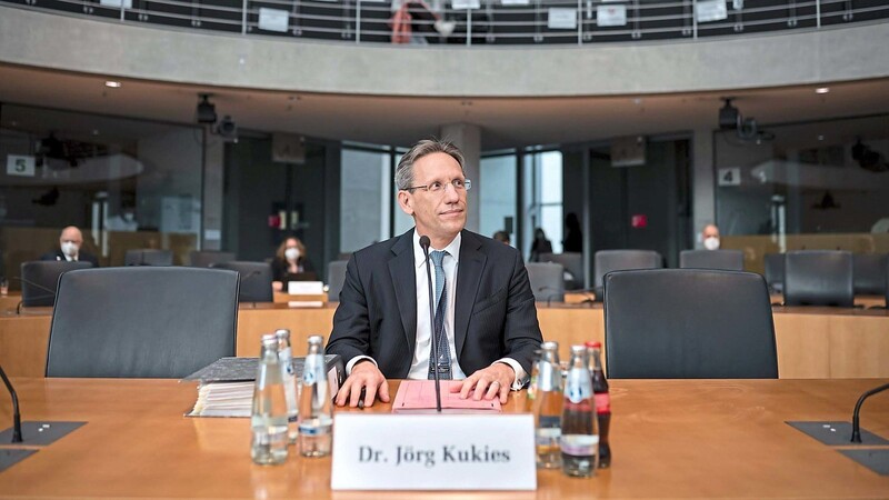 Finanzstaatssekretär Jörg Kukies sollte am Mittwoch im Untersuchungsausschuss Kugeln abfangen, die eigentlich für seinen Chef Olaf Scholz bestimmt sind. Der kommt an diesem Donnerstag dran.