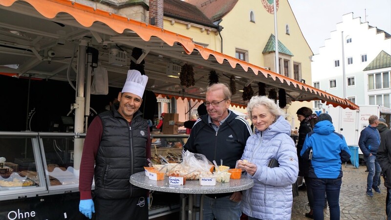 Der Chamer Marktplatz war am Sonntag gefüllt mit kulinarischen Genüssen.