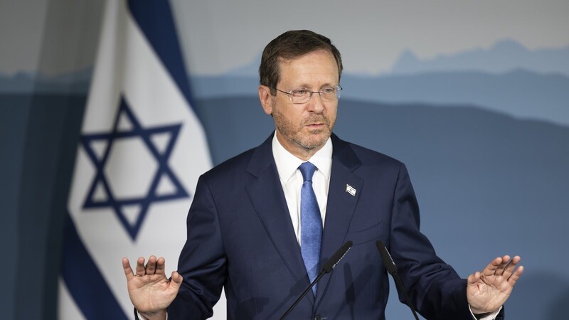 Wenn am Sonntag der israelische Präsident Jitzchak Herzog auf Staatsbesuch nach Deutschland kommt, wird ihm von deutschen Spitzenpolitikern wieder die volle Unterstützung versichert werden. Doch bei einem guten Teil der Bevölkerung scheint das Eintreten für Israel keinen Rückhalt zu haben, ganz im Gegenteil.