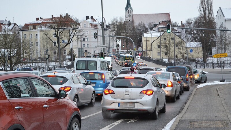 Kein seltenes Bild auf Landshuts Straßen: Stau im Berufsverkehr