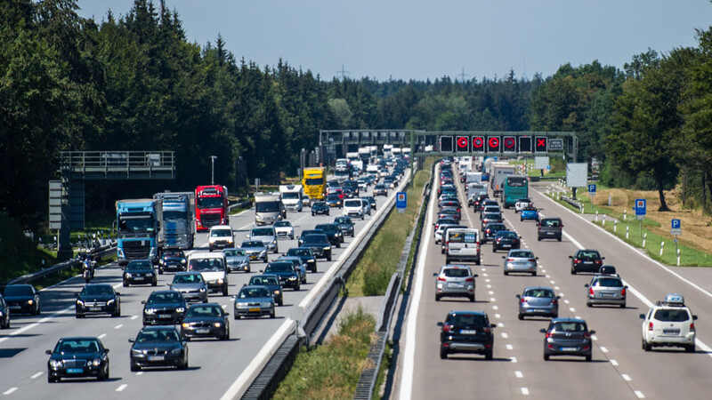 Auch auf der Autobahn A8 müssen sich Autofahrer heuer wieder auf Staus zum Beginn der Ferien einstellen