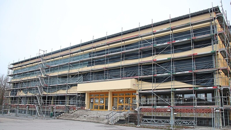 Ist derzeit eines der größten Bauprojekte in der Stadt Plattling: die Generalsanierung der Mittelschule.