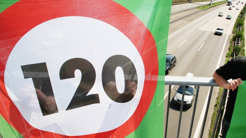 Die DUH fordert Tempolimit 120 auf Autobahnen.