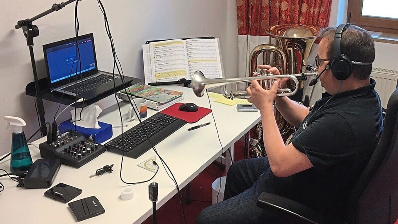 Geht auch: Andreas Stich von der Musikwerkstatt Unisono beim Online-Blasinstrumenten-Unterricht. Aber: "Das ist nicht die Art, wie ich Musik unterrichten möchte !"