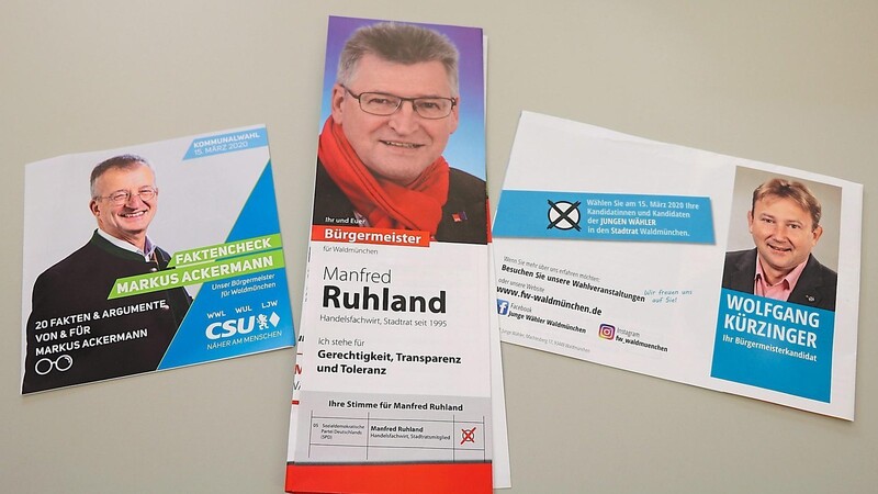 Die Flyer für die Bürgermeisterwahl sind fertig: Amtsinhaber Markus Ackermann (CSU), Manfred Ruhland (SPD) und Wolfgang Kürzinger (Freie Wähler) machen Werbung in eigener Sache.