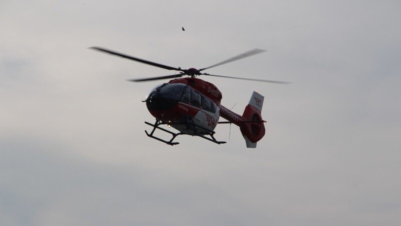 Mit einem Rettungshubschrauber musste ein 75-jähriger Autofahrer am Mittwoch ins Klinikum Deggendorf geflogen werden. (Symbolbild)