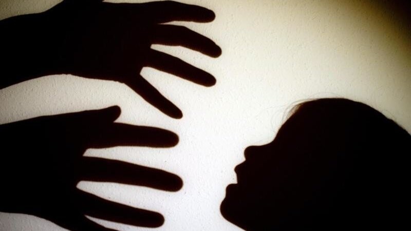 Ein Mann aus dem Landkreis Landshut steht unter Verdacht, mehrere Kinder sexuell missbraucht zu haben. (Symbolfoto)