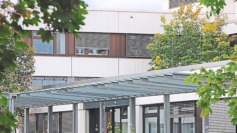 Das Donau-Isar-Klinikum in Landau soll Standort der Musterwohnung werden.