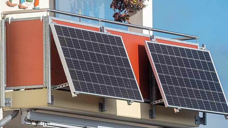 Solarmodule für eine Balkon-Photovoltaikanlage sollen auch in Landshut gefördert werden.