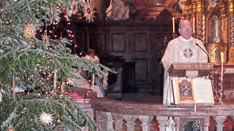Pfarrer Pater Michael Rink OSB ermunterte die Gläubigen zur Weihnachtsfreude.