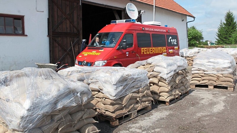 Tausende von Sandsäcken, die bei akuter Hochwassergefahr das Schlimmste verhindern können, sollen in der geplanten Katastrophenschutzzentrale des Landkreises Landshut eingelagert werden.