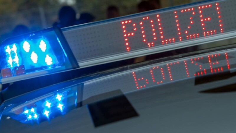 Ein Betrunkener hat in Freising zwei Polizisten attackiert (Symbolbild).