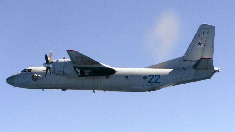 Russische Antonov AN-26. Ein Das Flugzeug diesen Typs ist beim Landeanflug auf den Luftwaffenstützpunkt Hamaimim in Syrien abgestürzt.