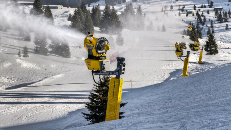 Bei einer Schneekanone lässt sich stufenweise die Beschaffenheit des künstlichen Schnees regulieren. (Foto: Techno Alpin Südtirol)