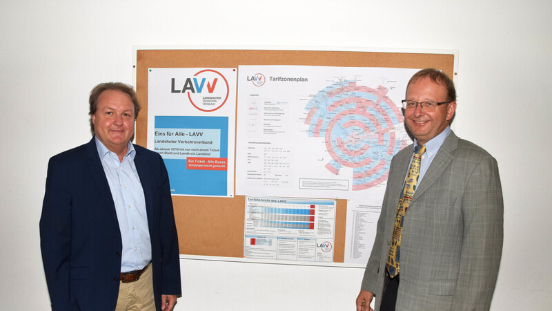 Landtagsabgeordneter Helmut Radlmeier (CSU) und der Geschäftsleiter des Landshuter Verkehrsverbundes Dr. Christoph Häusler sprachen über die Potenziale des LAVV.