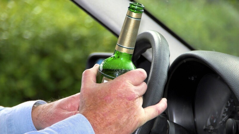 Ein Zwischenstopp führte zum Führerscheinverlust - Alkohol am Steuer ist untersagt. (Symbolfoto)
