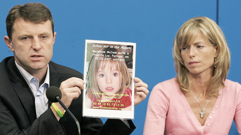 15 Jahre danach: Am 3. Mai 2007 verschwand die Dreijährige Maddie McCann aus Großbritannien Ihre Eltern Kate und Gerry McCann zeigen damals ein Foto ihrer Tochter auf einer Pressekonferenz in Berlin.