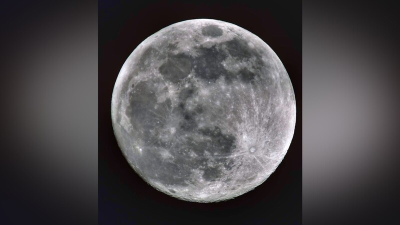 Markus Renner konnte den Mond mit all seinen Details fotografieren.