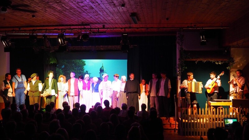 Ein fantastisches Schauspiel zum 375-jährigen Jubiläum der Liebfrauenkapelle bot die Arnbrucker Theatergruppe bei drei Aufführungen im Dorfwirtssaal.