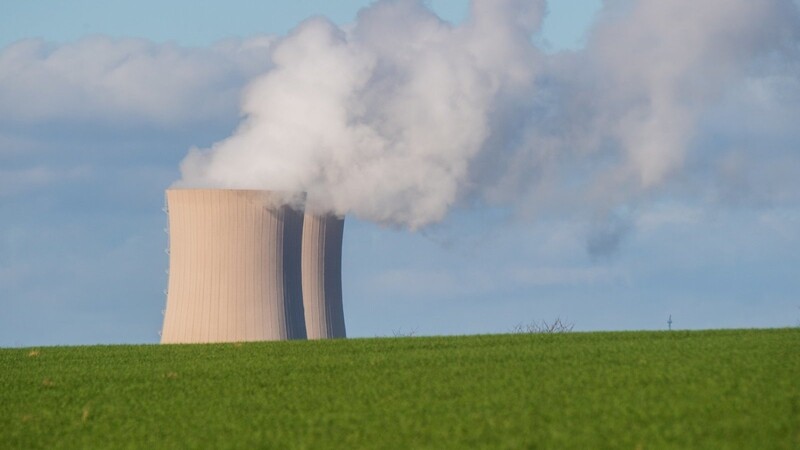 Es geht um die Frage, wie man in Europa künftig mit der Kernenergie als Energiequelle umgehen wird.