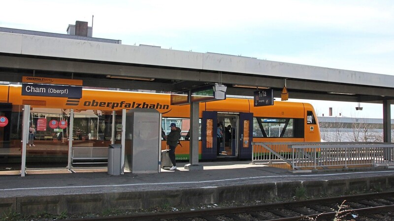 Wer in der Oberpfalzbahn bleibt, für den gilt das Neun-Euro-Ticket sicher. Unklar ist noch, wie die Fahrkarte bei Pendlern abgerechnet wird, die den Geltungsbereich des VLC-Tarifs verlassen.