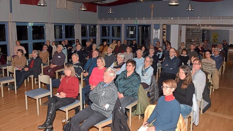 Viele Gläubigen waren zur Pfarrverbandsversammlung Steinzell gekommen.