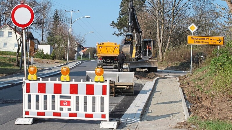 Kein Durchkommen mehr. Bis Ende April ist die Straße von Michelsneukirchen bis Schwaighof komplett gesperrt.