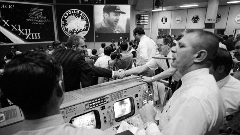 Das Kontrollzentrum der Nasa in Houston brachte die drei Astronauten der "Apollo 13" sicher zur Erde zurück.