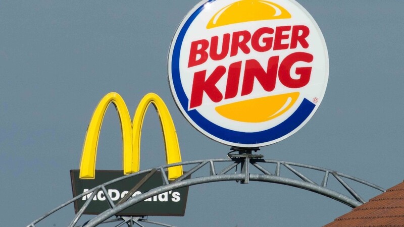 Mit einer ungewöhnlichen Aktion macht Burger King seit gestern Schlagzeilen. Die Fast Food-Kette macht nun anderem Werbung für den großen Konkurrenten McDonald's. (Symbolbild)