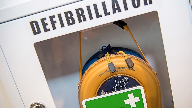 Die Gemeinde will an den Feuerwehrhäusern Defibrillatoren montieren. Ob es dafür Fördermittel gibt, steht noch nicht fest.