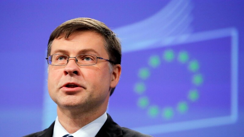 Valdis Dombrovskis, der wenig redet, dafür aber umso konsequenter seine Positionen durchsetzt, soll mitten in dieser Corona-Krise die europäische Handelspolitik weiterbringen.